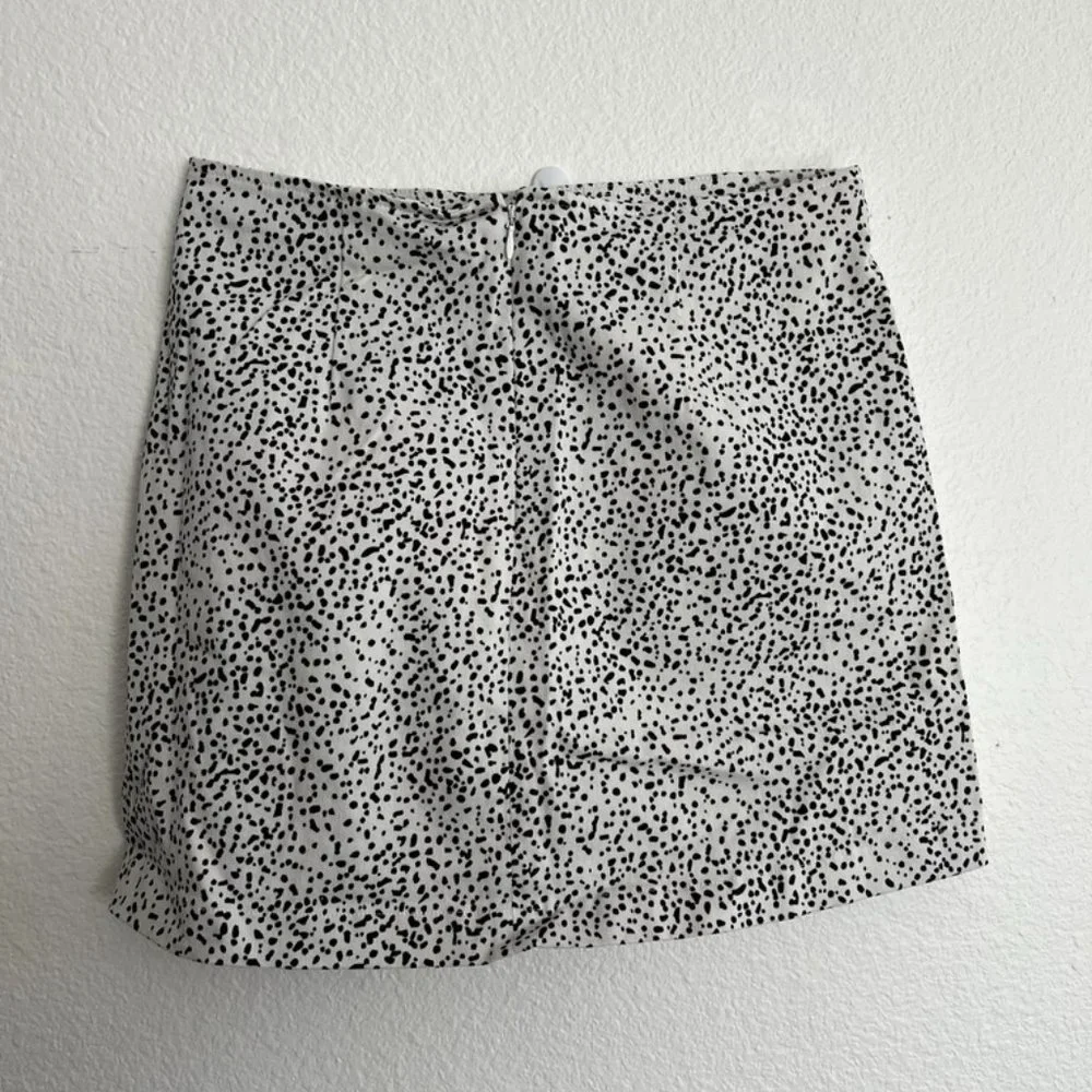 Urban Outfitters White Patterned Mini Skirt Medium - Picture 3 of 3